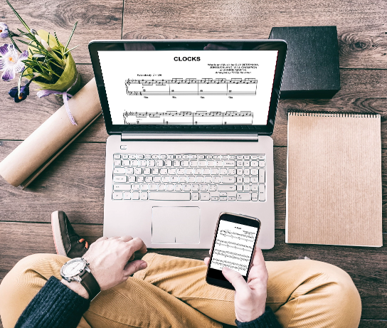 Musicnotes customer browsing sheet music